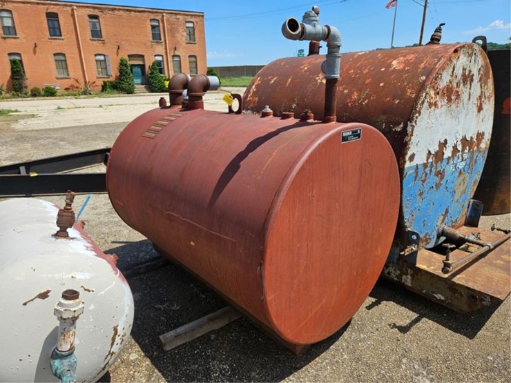#2566-•-wemco-550-gallon-fuel-tank-image-2