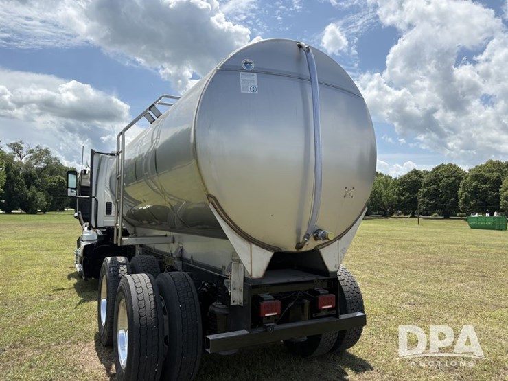 2018-ihc-lt-625-liquid-nurse-truck-(pz13706)-image-5