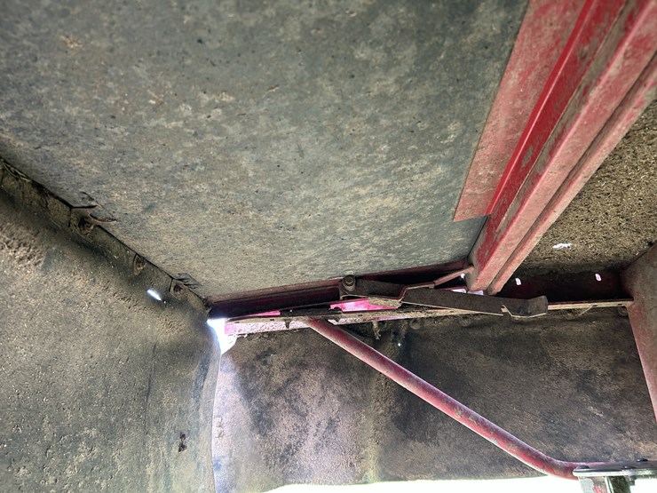 2012-new-holland-h7230-image-33