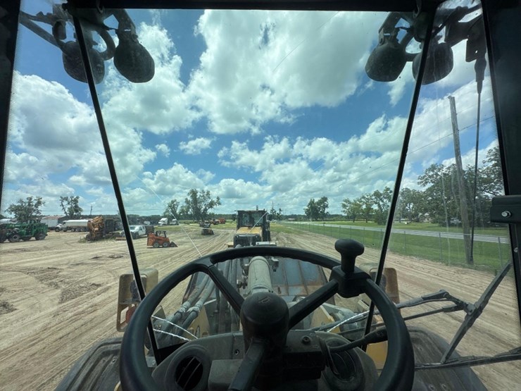 2015-deere-744k-image-22