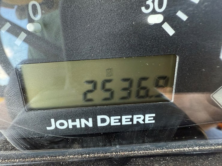 2011-john-deere-6115d-image-29