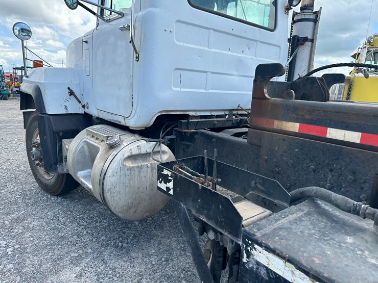 1999-mack-rd688s-image-33