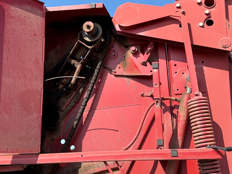 new-holland-660-image-11
