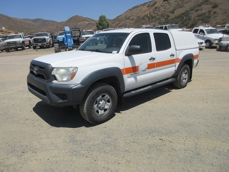2013-toyota-tacoma-image-1