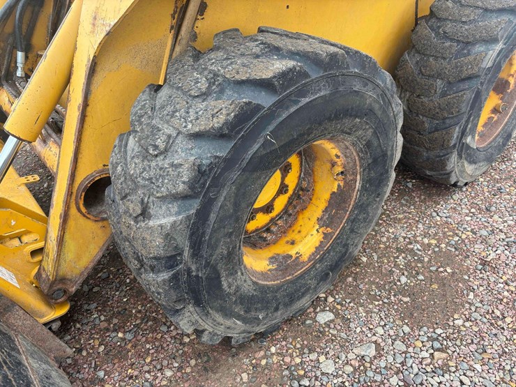 2007-deere-328-image-27