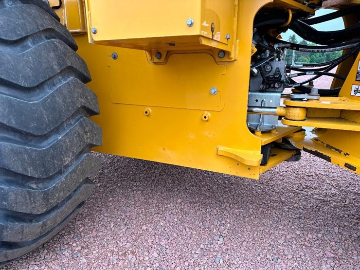 2018-deere-524kii-image-32