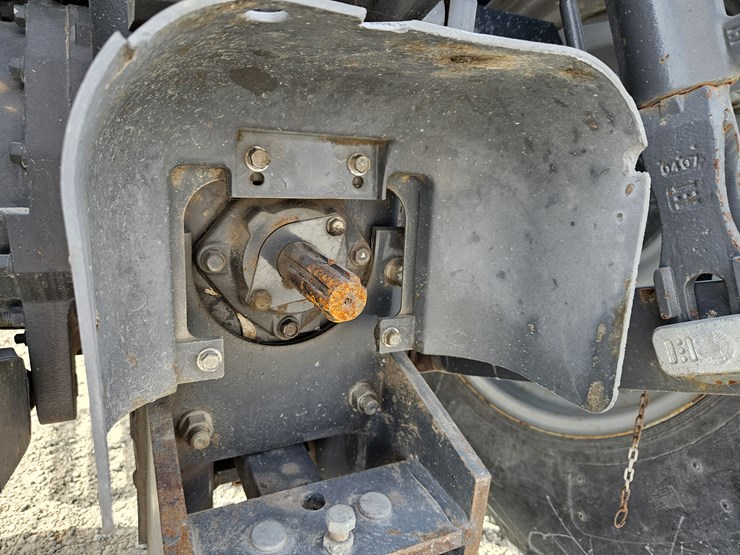 2013-massey-ferguson-4608-image-16