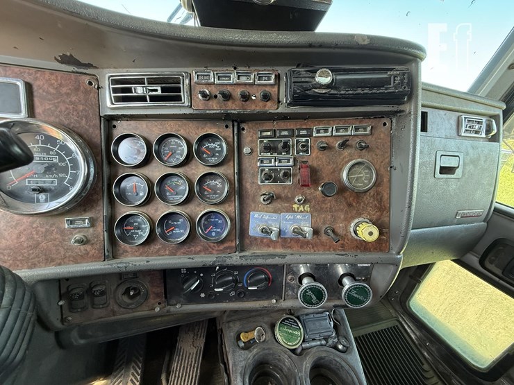 2005-kenworth-w900-image-45