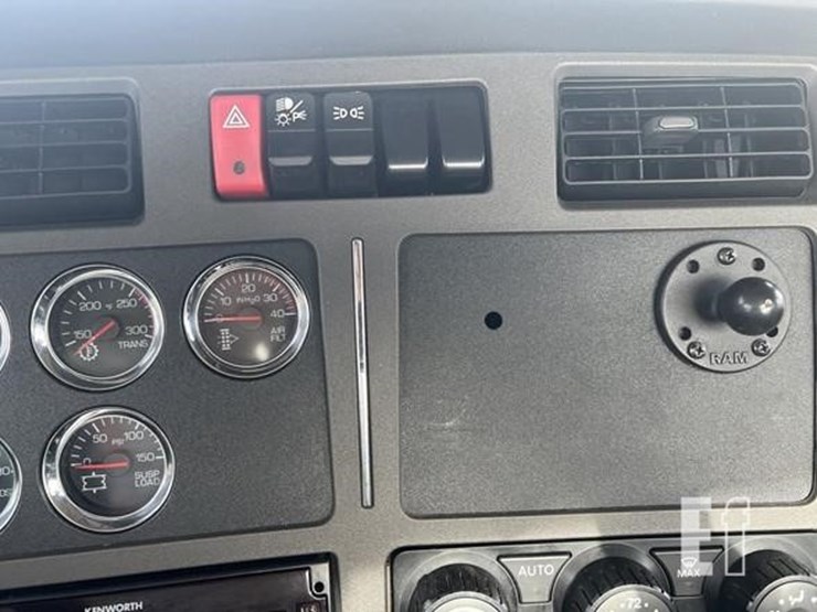 2016-kenworth-t880-image-58