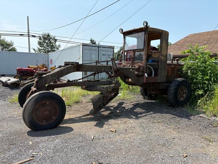 caterpillar-2wd-gator-image-2