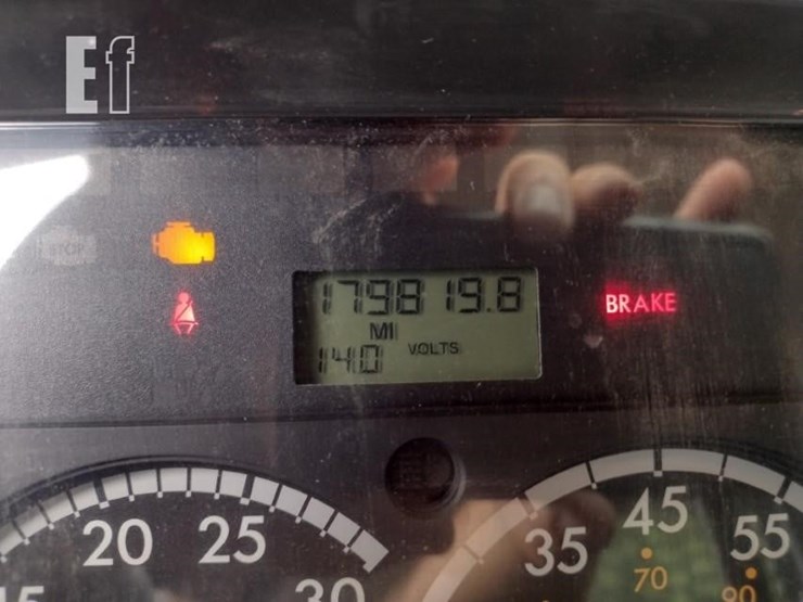 2015-freightliner-business-class-m2-106-image-9
