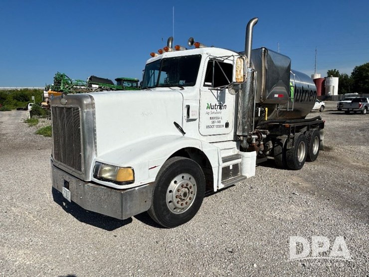 1987-peterbilt-377-image-1
