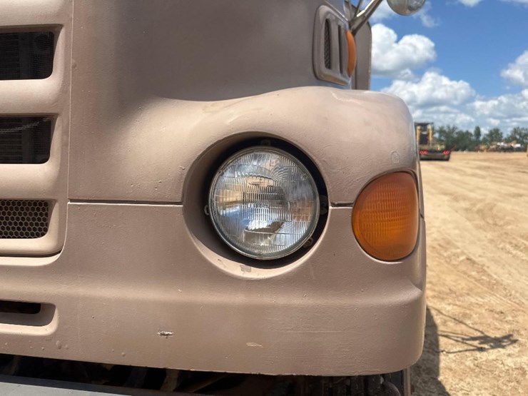 2001-sterling-water-truck-image-16