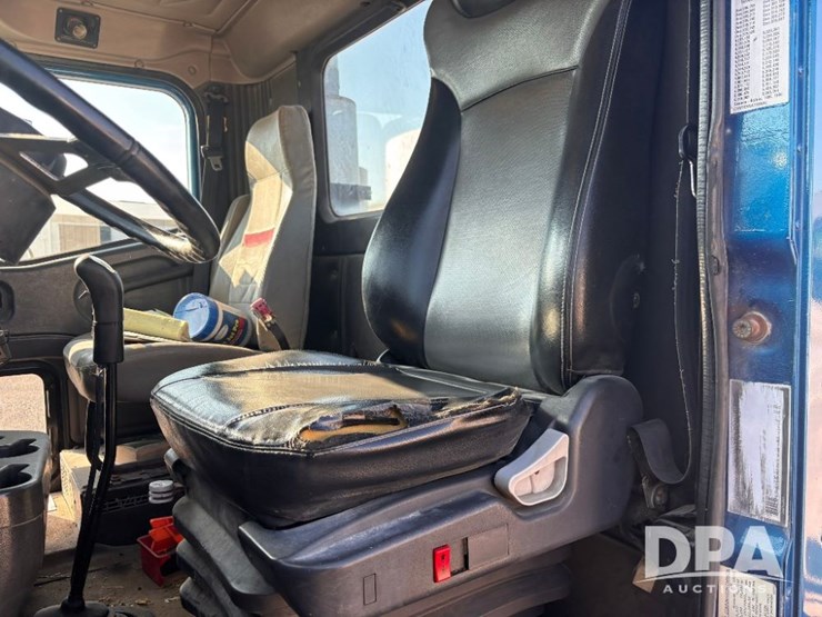 2002-ihc-9400i-day-cab-truck-(gp10940,-unit-109996)-image-75