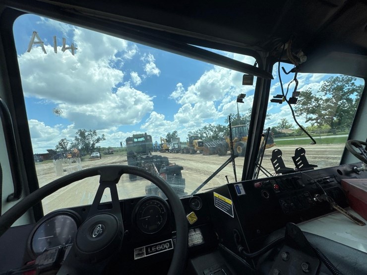 2014-mack-leu613-image-28