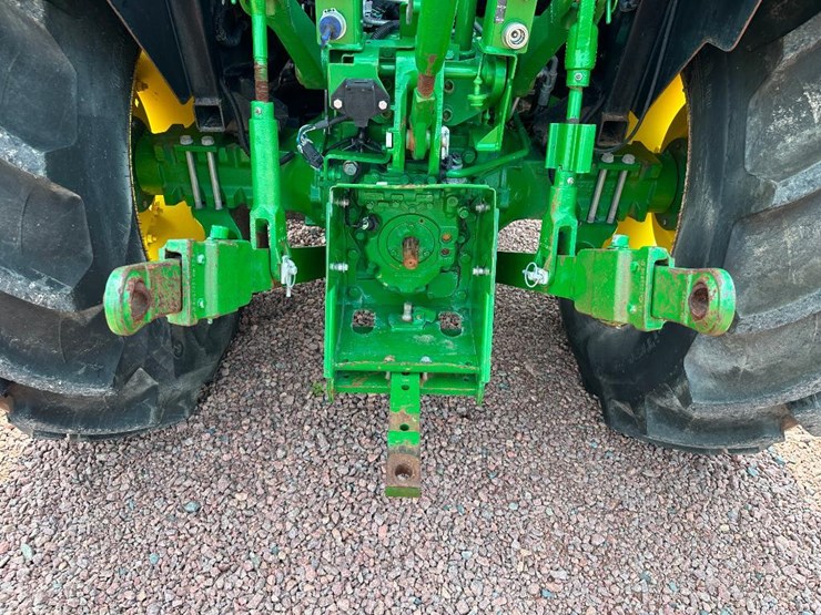 2020-john-deere-5075e-image-23