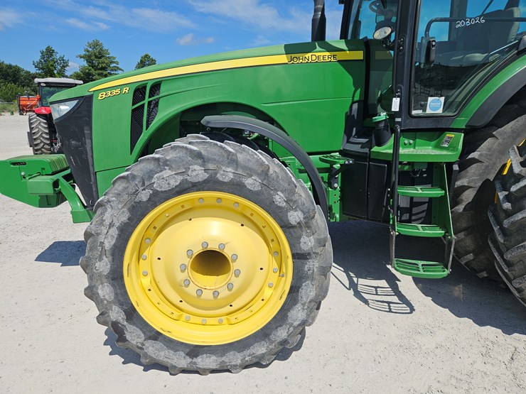 2014-john-deere-8335r-image-4