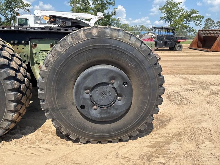 2000-oshkosh-m1070-image-9