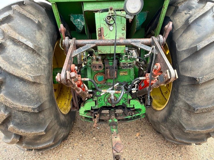 john-deere-4010-image-9