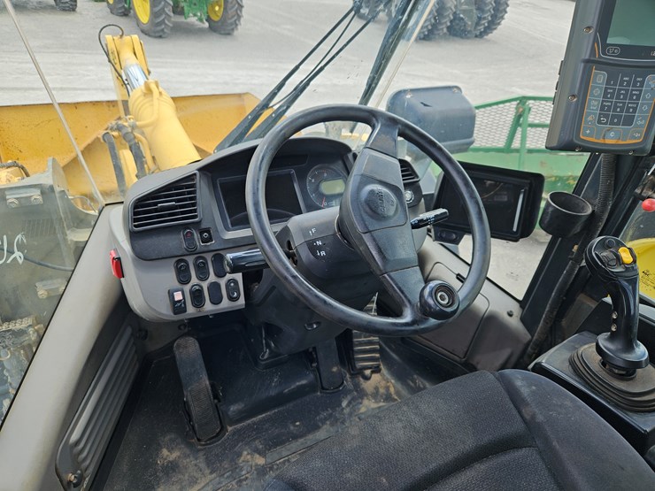 2018-komatsu-wa320-image-21