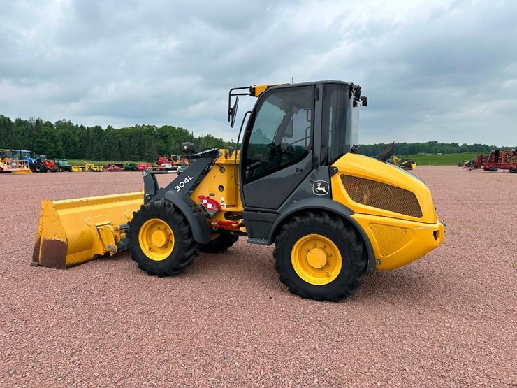 2017-deere-304l-image-6