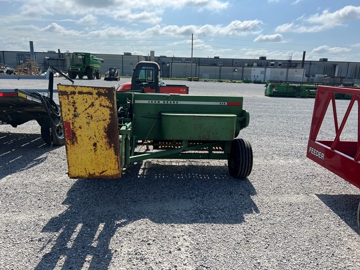 john-deere-336-image-5