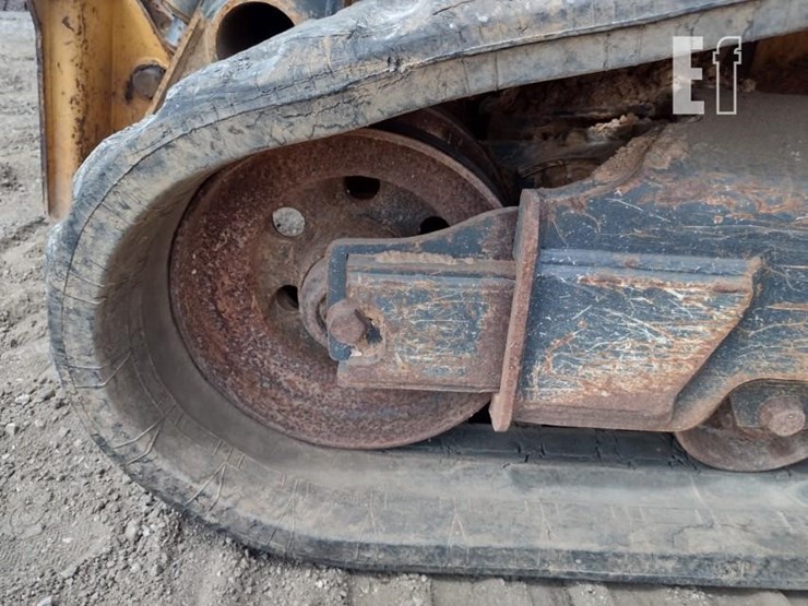 2020-deere-331g-image-29