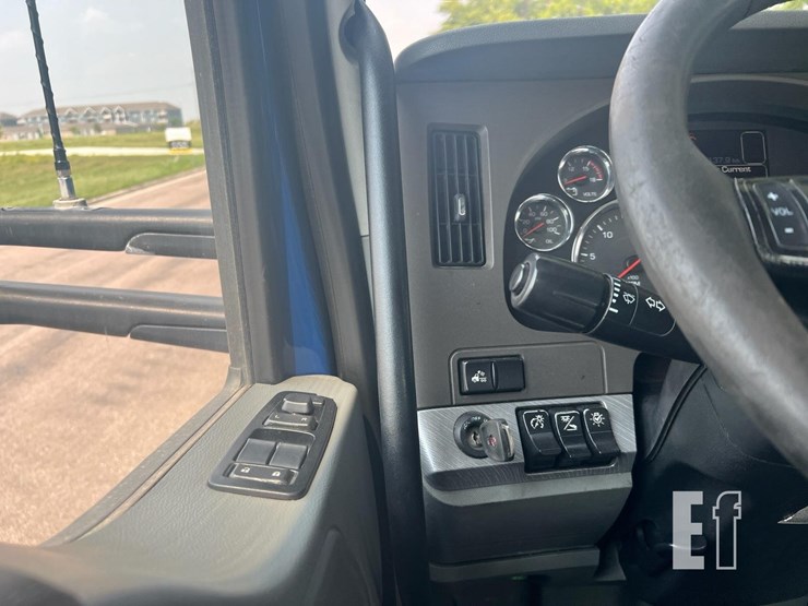 2019-kenworth-t680-image-31