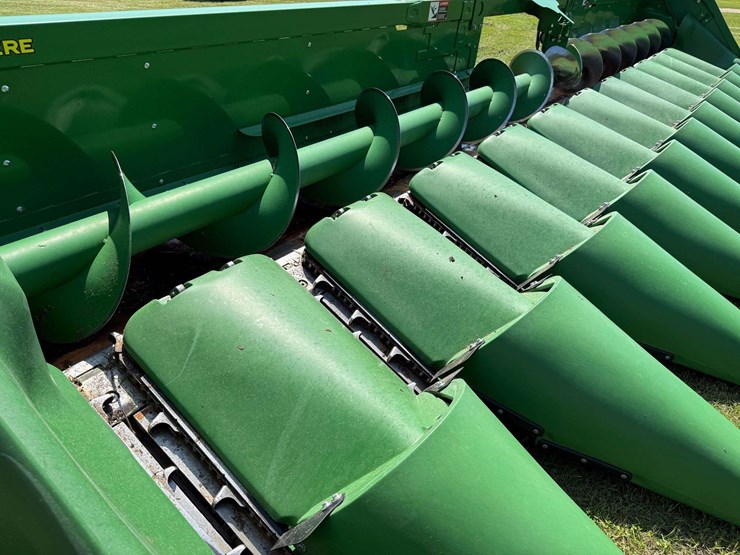 2021-john-deere-c12r-image-47