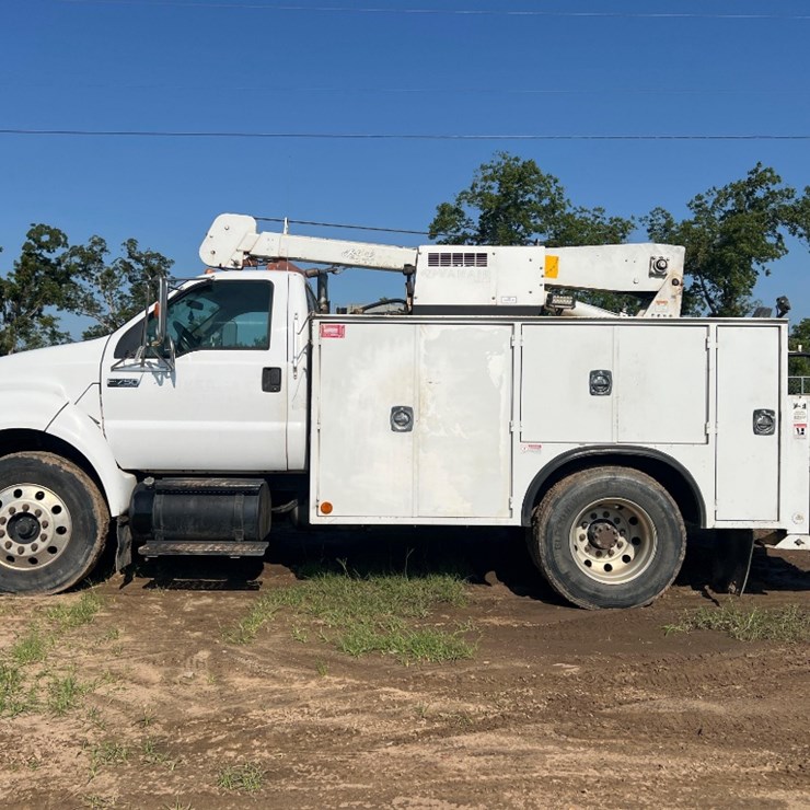 2006 FORD F750 XLT