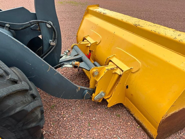 2017-deere-304l-image-41