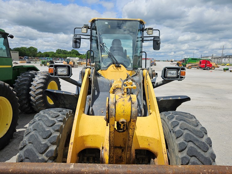 2018-komatsu-wa320-image-4