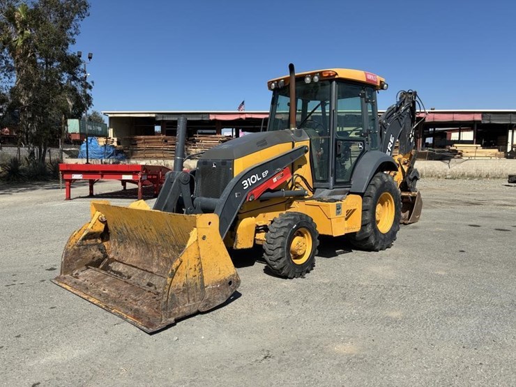 2020-john-deere-2020-image-1