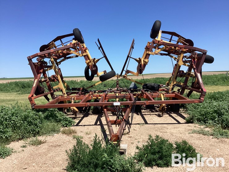 1981-versatile-noble-9600-9x6-sweep-blade-plow-image-2