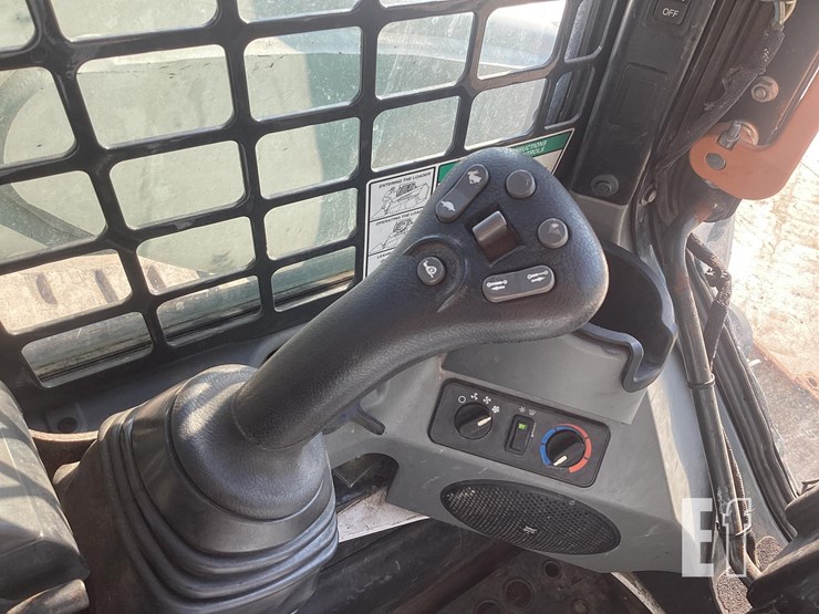2021-bobcat-t870-image-16