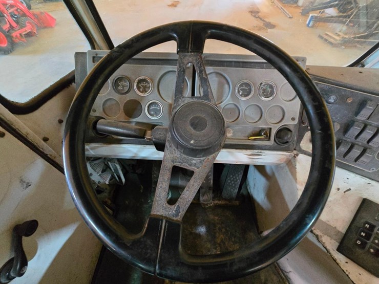 2004-capacity-tj7000-image-18