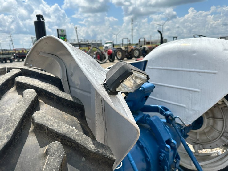 ford-4000-image-17