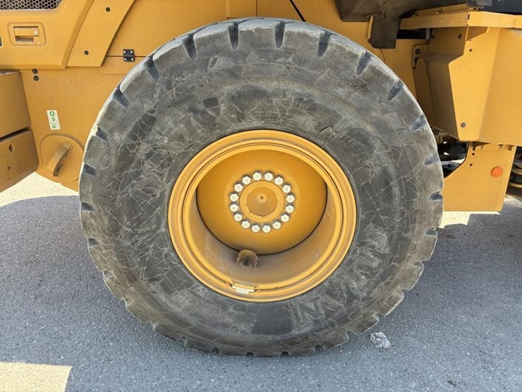 2022-caterpillar-930m-image-14