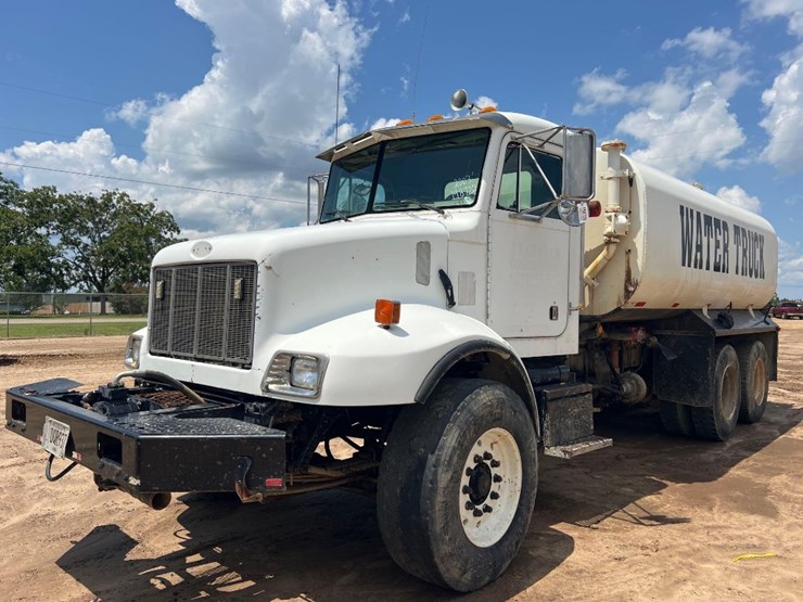 2003-peterbilt-330-image-8