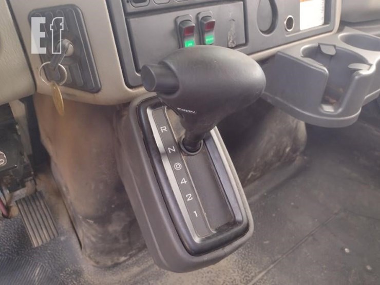 2017-international-durastar-4300-image-11