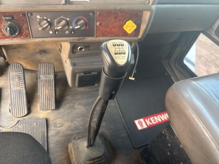 2006-kenworth-t300-image-27