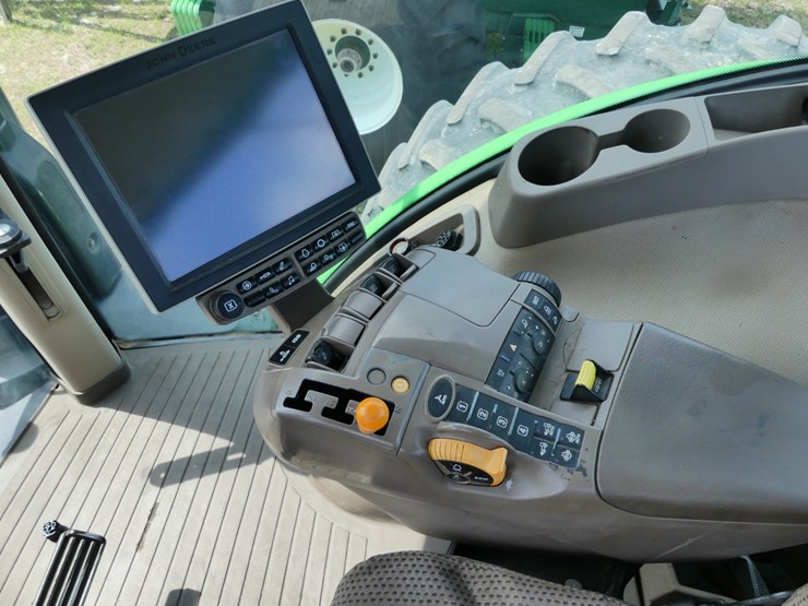 2015-john-deere-8295r-image-12