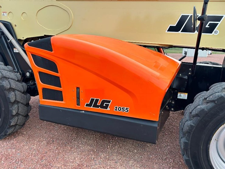 2016-jlg-1055-image-12