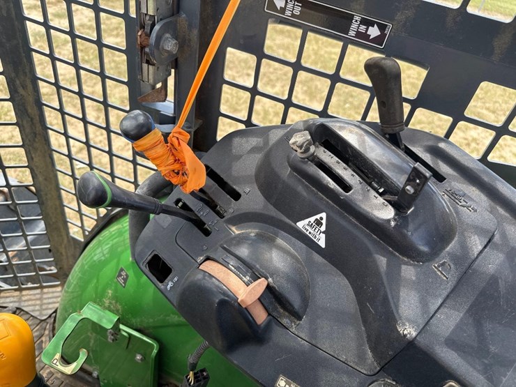 2015-john-deere-5100m-image-24