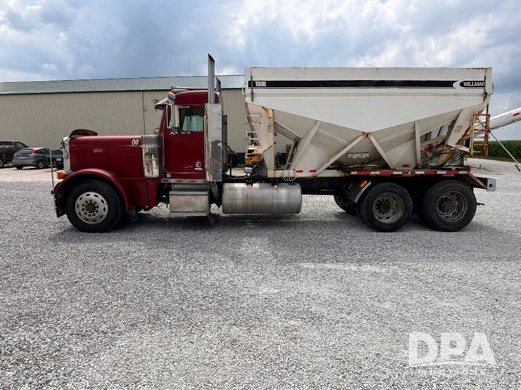 2000-peterbilt-379-image-16