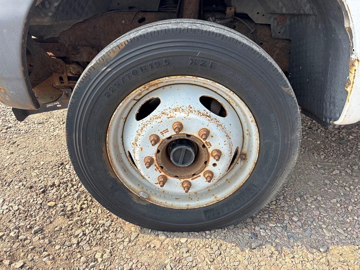 2002-ford-f550-image-25