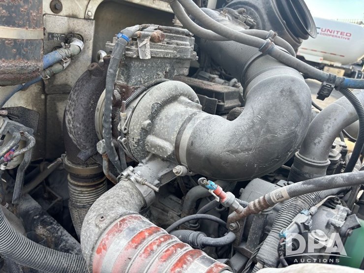 2013-peterbilt-337-image-30