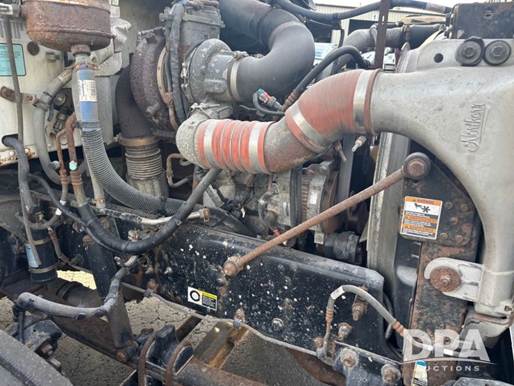 2013-peterbilt-337-image-28
