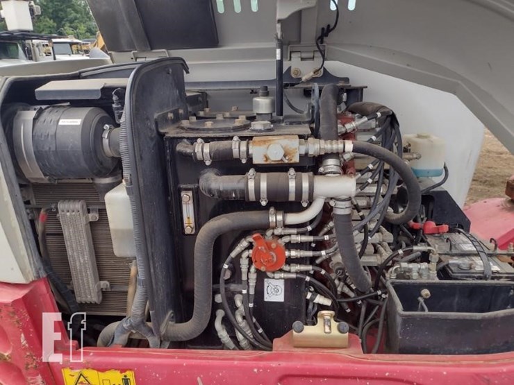 2018-takeuchi-tb260-image-44