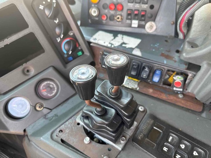 2010-mack-mru613-image-34